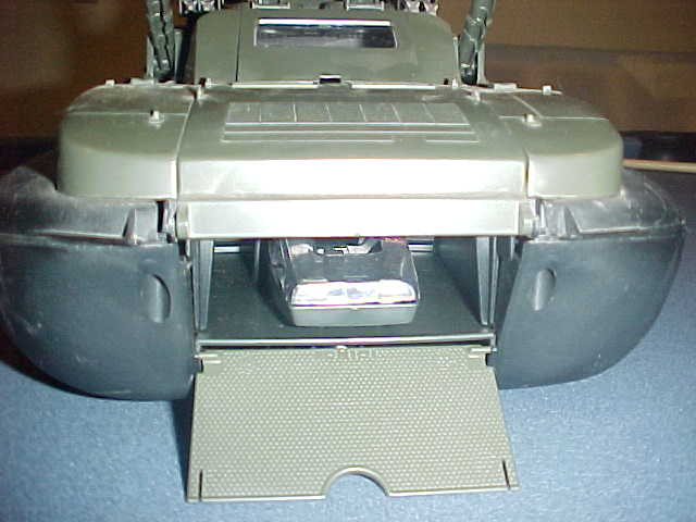 Maquette d'hovercraft militaire vu de face avec rampe d'accès avant abaissée