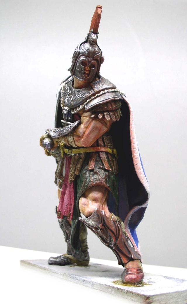 Figurine 180 mm de guerrier antique casqué en armure avec cape, peinture terminée vue de profil