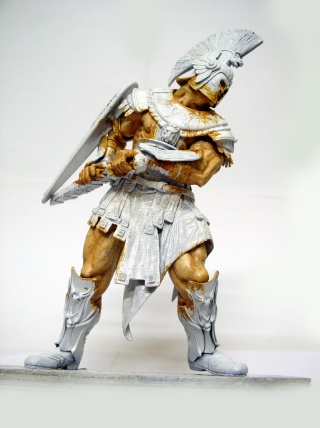 Figurine McFarlane 180 mm de guerrier spartiate au sous-couchage gris et chair avant peinture