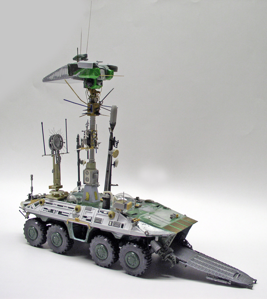 Maquette de transporteur Mars Odyssey à huit roues avec mât d'antennes et capteurs