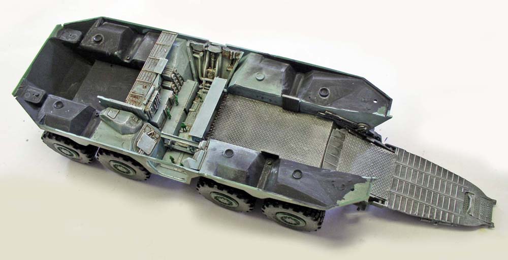 Maquette du transporteur Mars Odyssey E.P. à huit roues avec rampe arrière abaissée