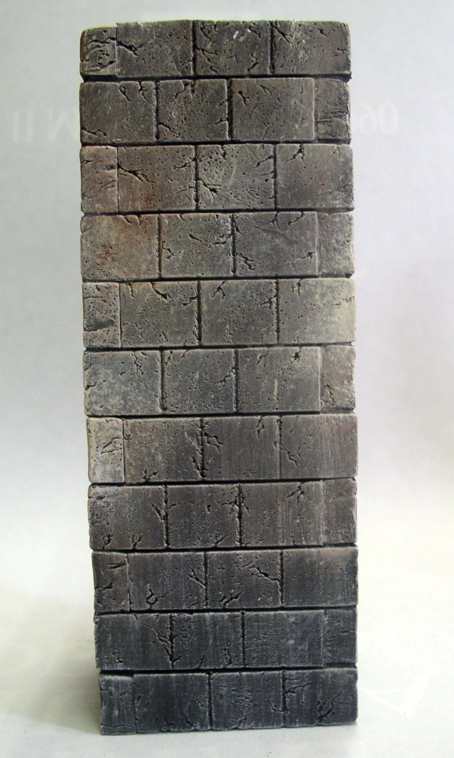 Mur de maquette en polystyrène extrudé gravé et peint imitant des blocs de pierre