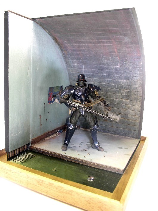 Diorama de soldat futuriste armé dans un tunnel voûté construit en polystyrène extrudé