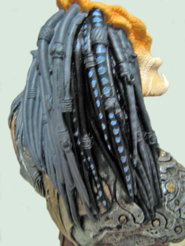 Vue arrière des dreadlocks peints du Predator avec reflets bleus sur la maquette