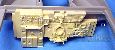 Pièces en résine beige du kit Shilka montrant la coque et les détails du blindage