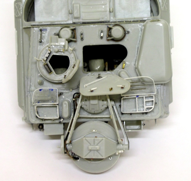 Détails de la tourelle arrière de la maquette Shilka avec radar replié, peinture grise