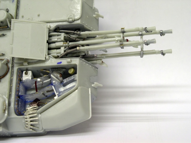 Tourelle de maquette Shilka avec ses quatre canons et munitions détaillés en gris