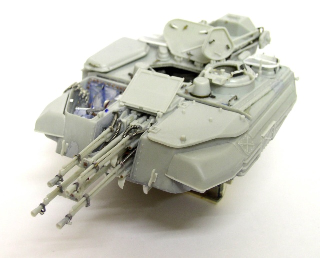 Maquette de la tourelle Shilka non peinte avec ses quatre canons et trappes ouvertes