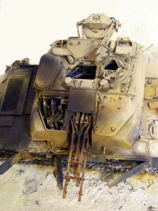 Maquette du Shilka avec tourelle, optiques et quadruple canon rouillé en vue rapprochée