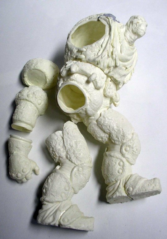 Pièces en résine non peintes de la figurine Summon Guardian Luis Royo avant assemblage