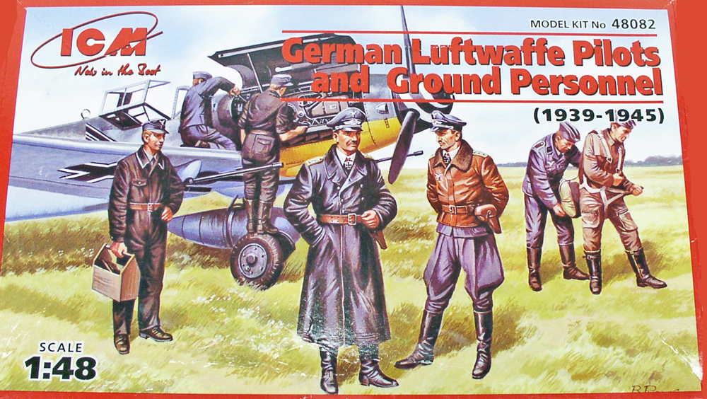 Boîte de figurines ICM 1/48 pilotes et personnel au sol de la Luftwaffe allemande devant un avion
