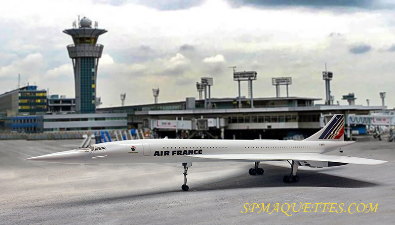 Maquette de Concorde Air France en photomontage sur le tarmac d'un aéroport