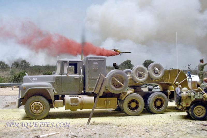 Photomontage de maquette d'un camion militaire transportant des roues avec avion larguant un panache rouge